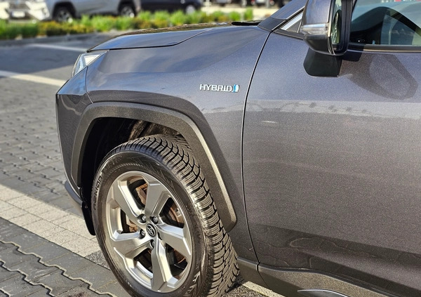 Toyota RAV4 cena 93900 przebieg: 178992, rok produkcji 2019 z Szlichtyngowa małe 742